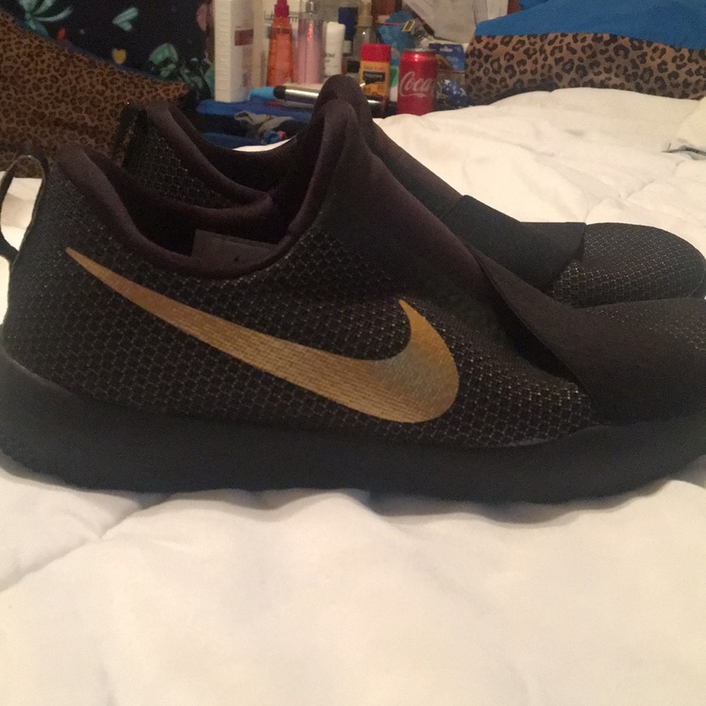 Nike shoes black w gold check!